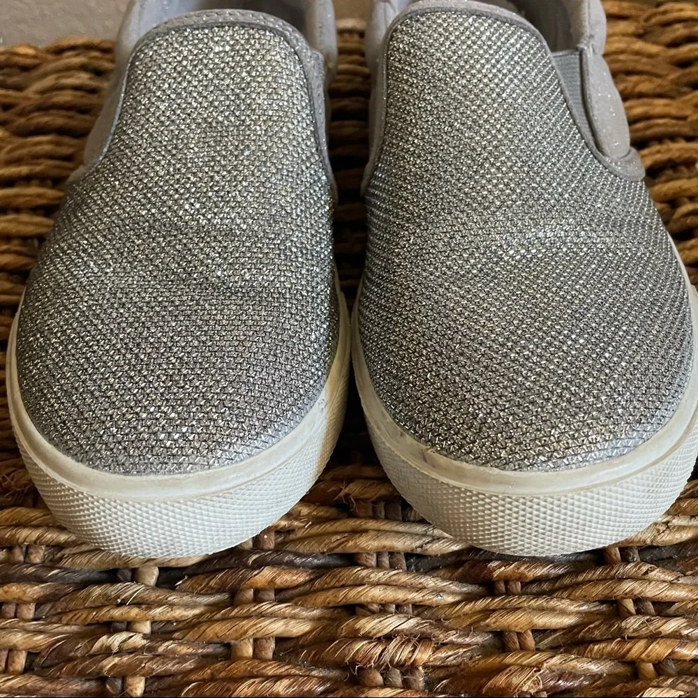 Justice girls/youth silver/gray shimmery slip on shoes sz 5